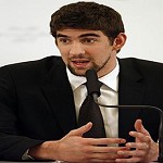 Michael Phelps si droga fumando marijuana in un party universitario. Altro che timido e impacciato