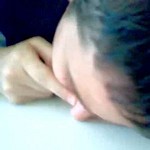 Video ragazzi che sniffano sui banchi di scuola. Si scatenano le polemiche