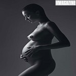 Miranda Kerr nuda e col pancione incinta in copertina su W Magazine. Foto dell'attrice