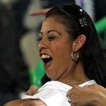 Tifosa messicana allo stadio mostra seno nudo. Video boom su Youtube